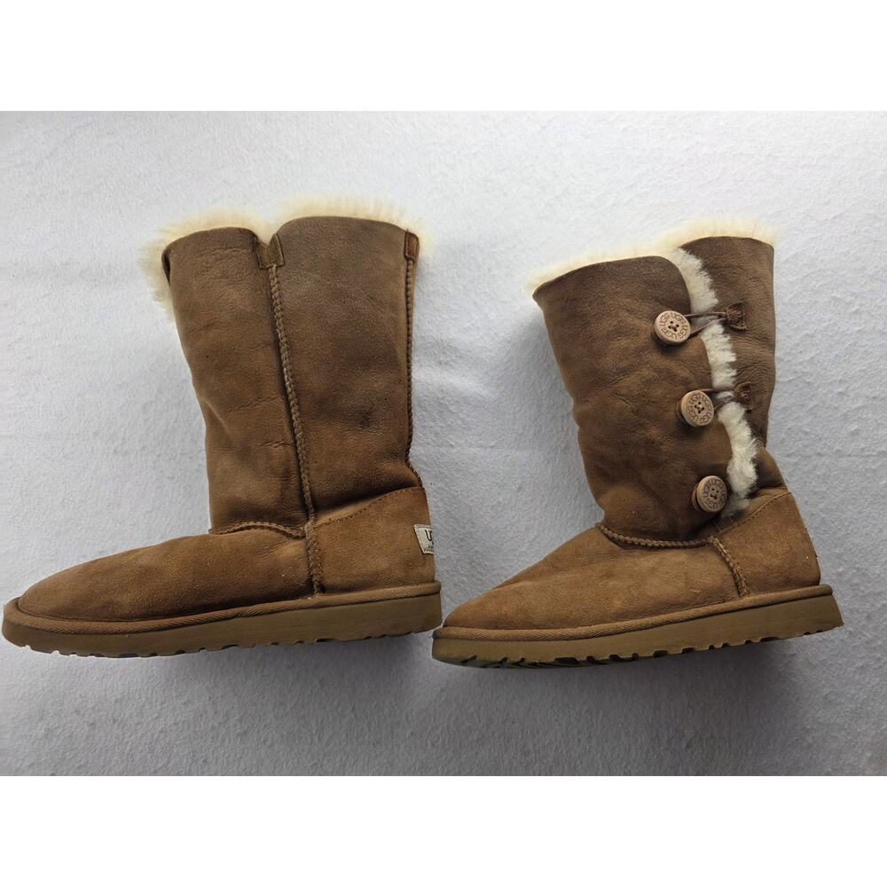 Ugg Tan High 3 Button Boot Size 4